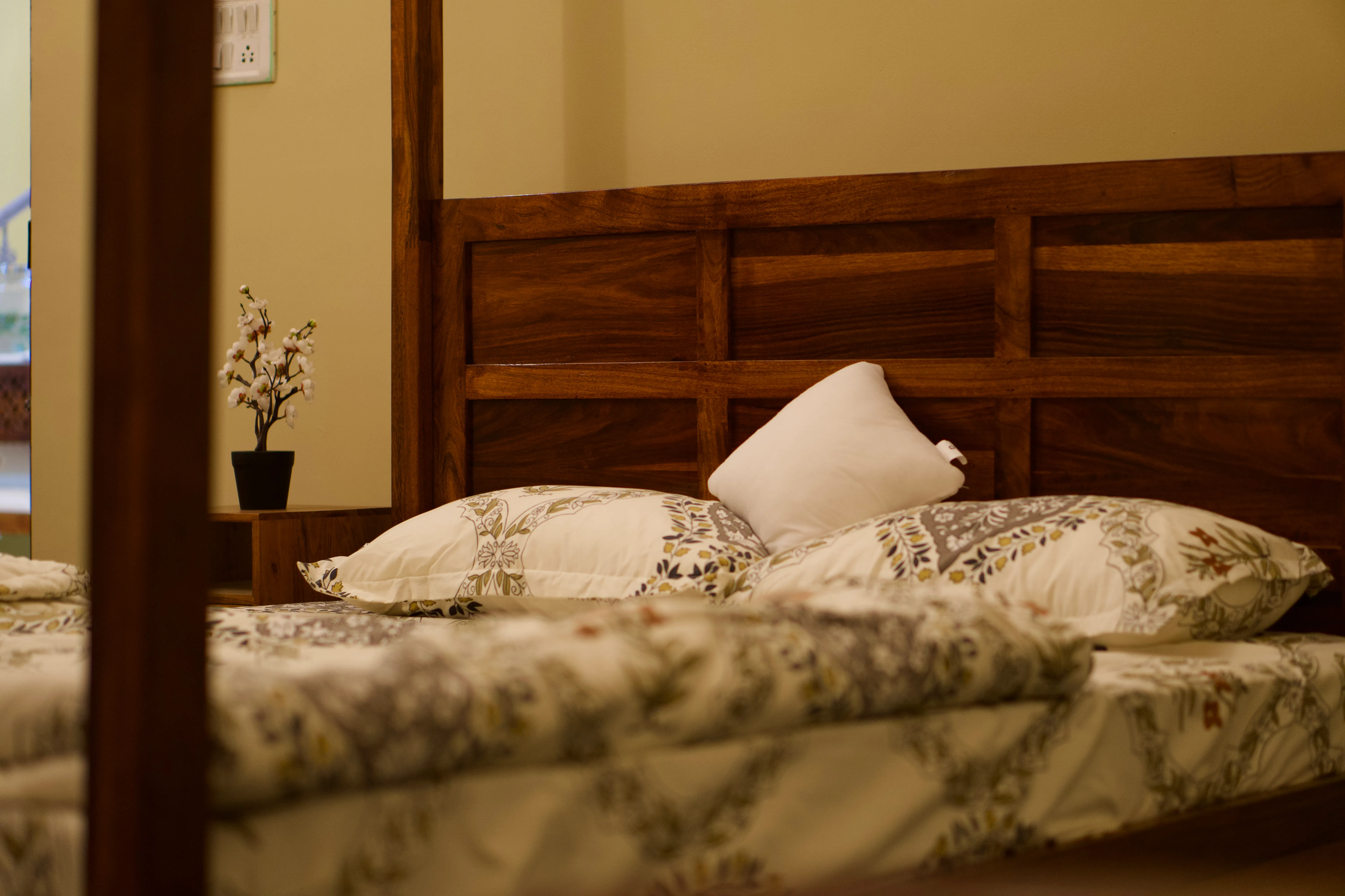 Stay at Parna Kuteera Desktop