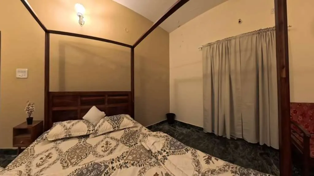 Room 01